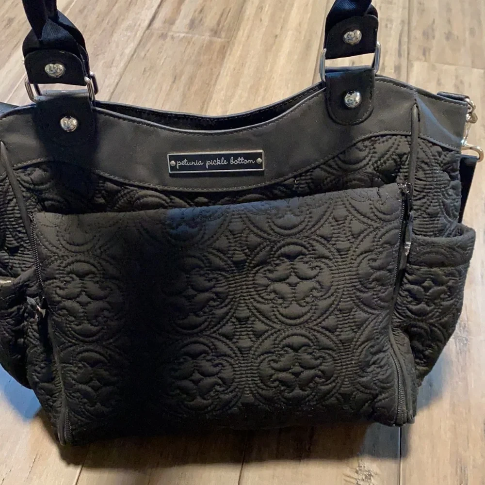 Petunia pickle bottom‎ carry all black quilted